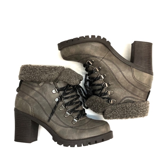 Mudd block heel ankle booties - Picture 3 of 8